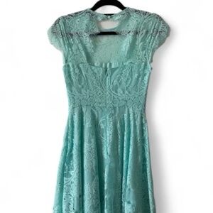 Flirty lacy summer dress in mint green.